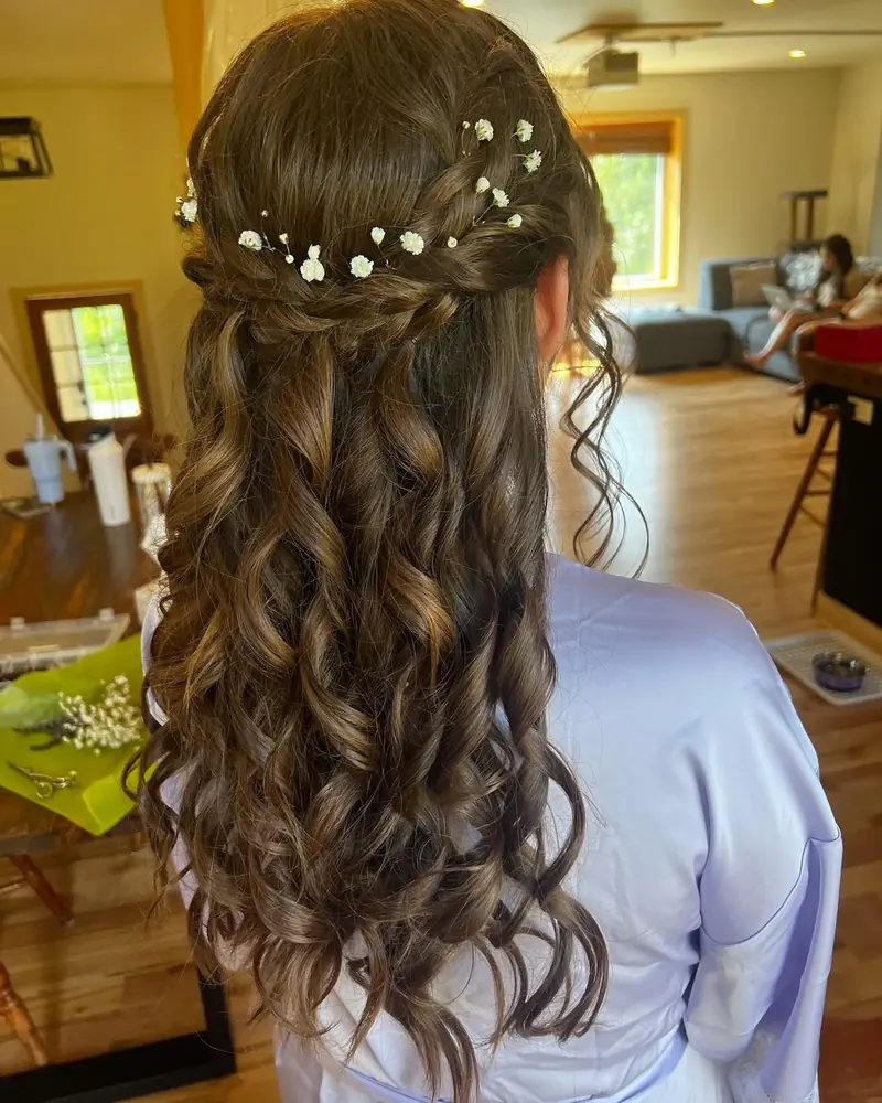 Bridal half-up hairstyle with braids and baby’s breath